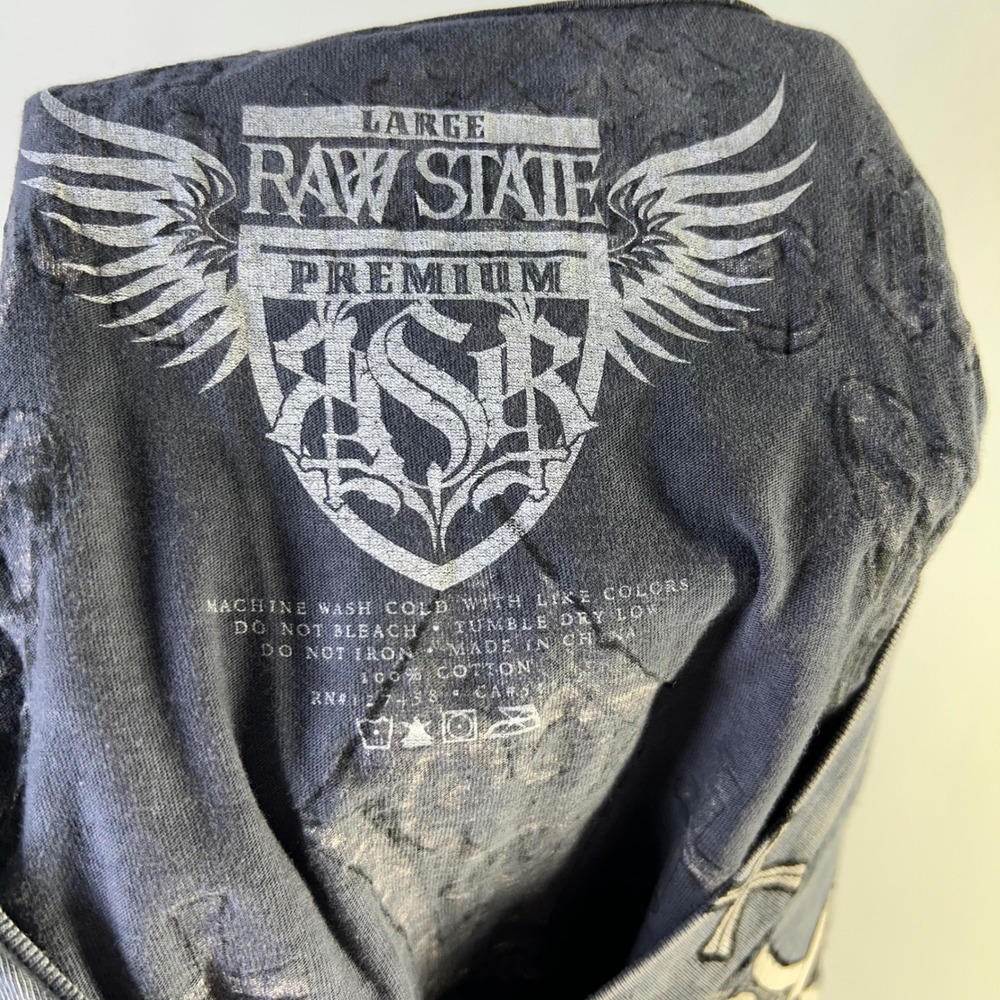 Raw State Premium Mens Sz Large Royalty Graphic T-Shirt V-Neck Y2K Cross Wings - Picture 10 of 11